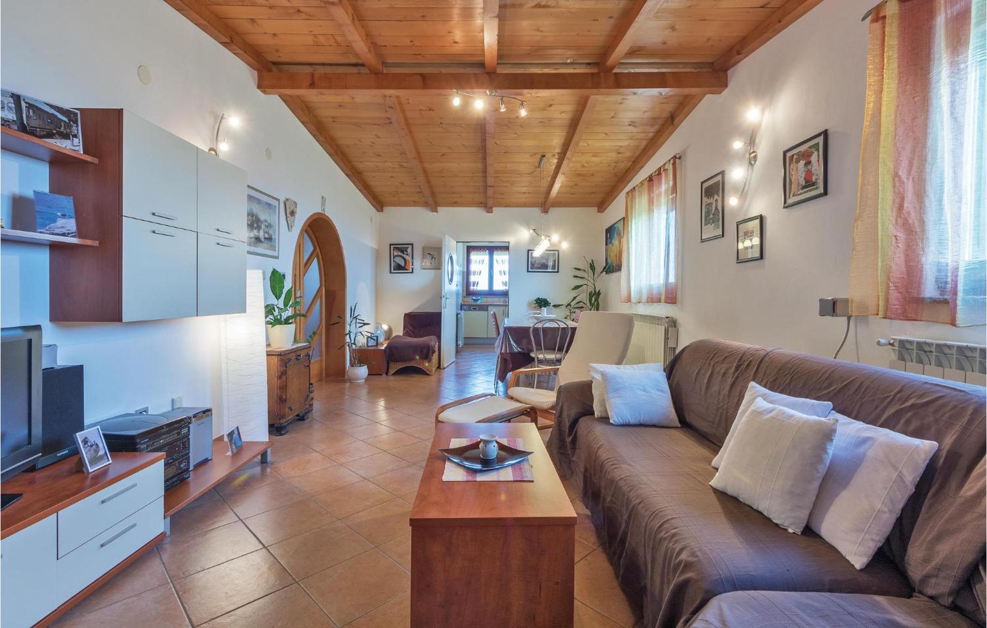 Apartment Beautiful In Pula