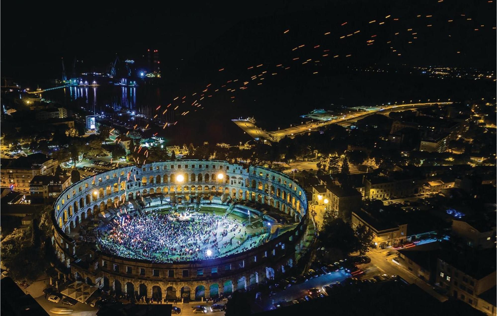 Beautiful In * Pula