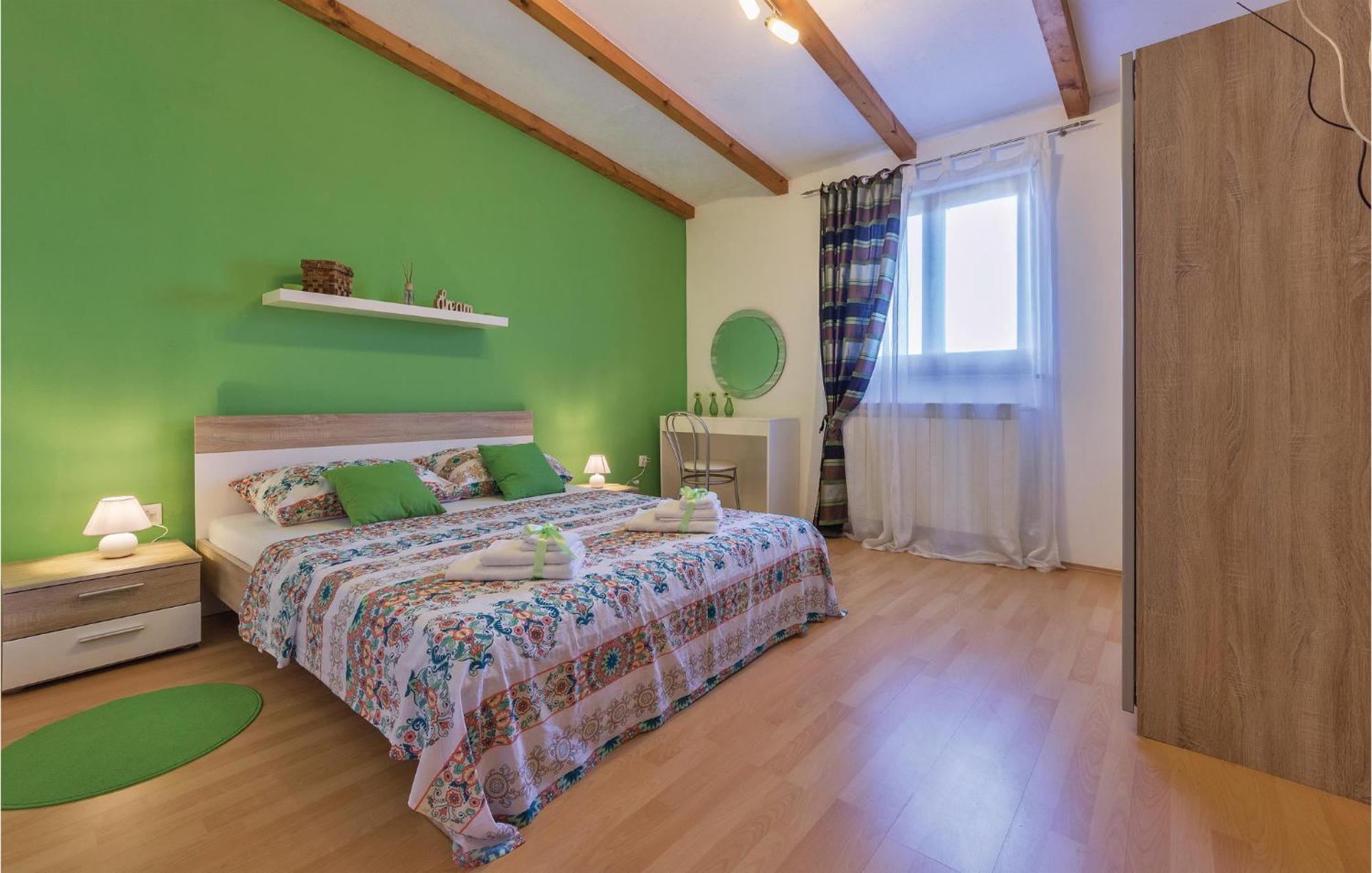 Apartment Beautiful In Pula