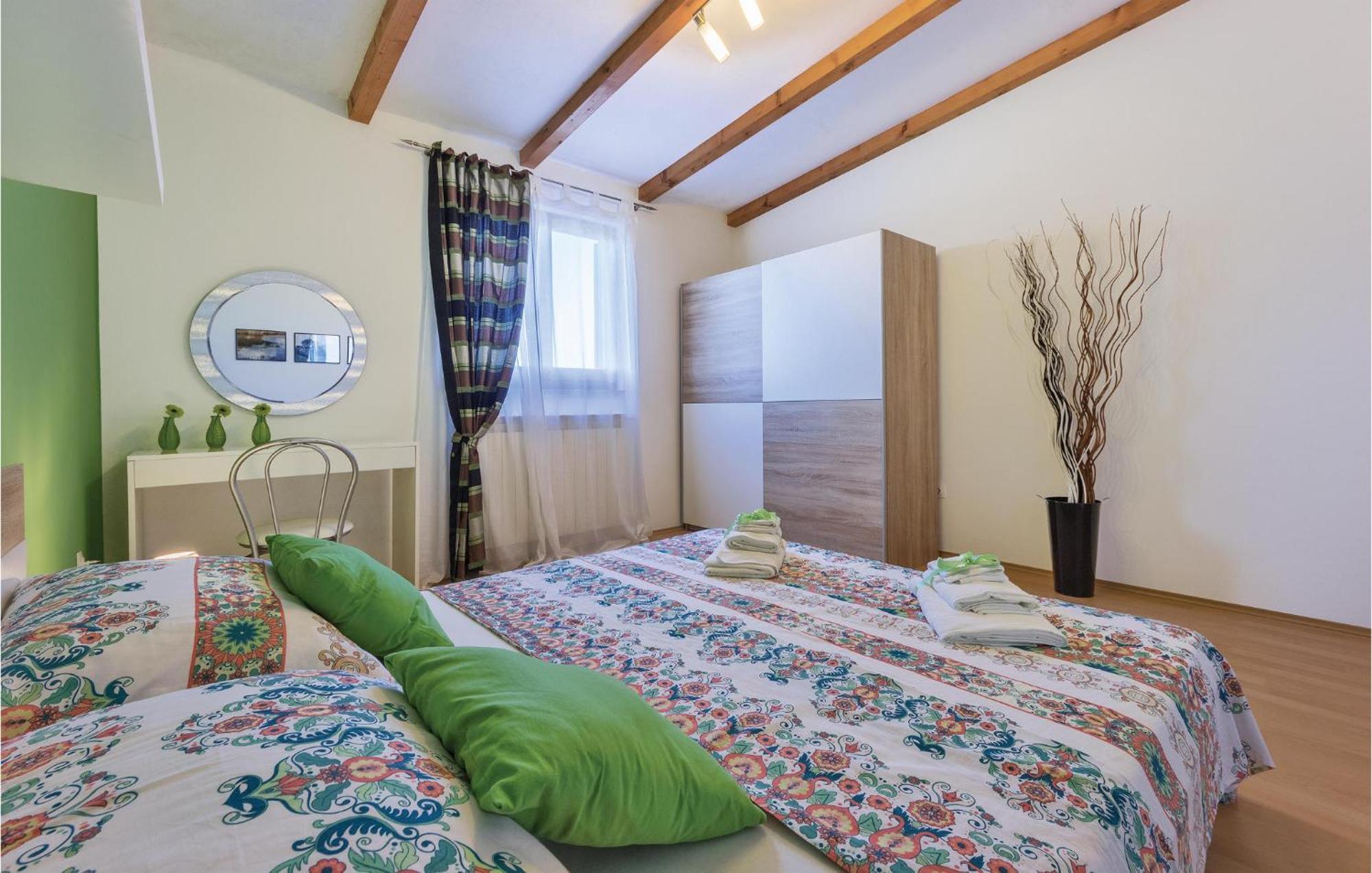 Apartment Beautiful In Pula